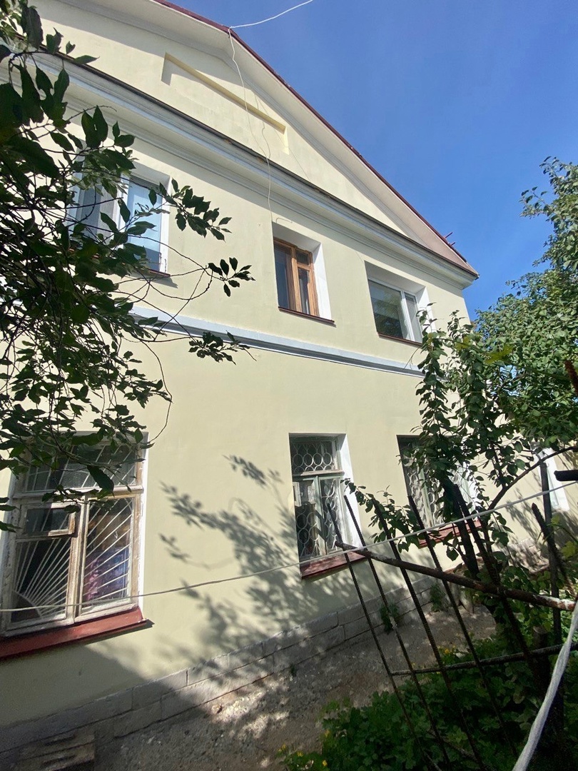Капитальный ремонт кровли и фасада многоквартирного жилого дома по ул. Советская, 4 в г. Оренбурге.