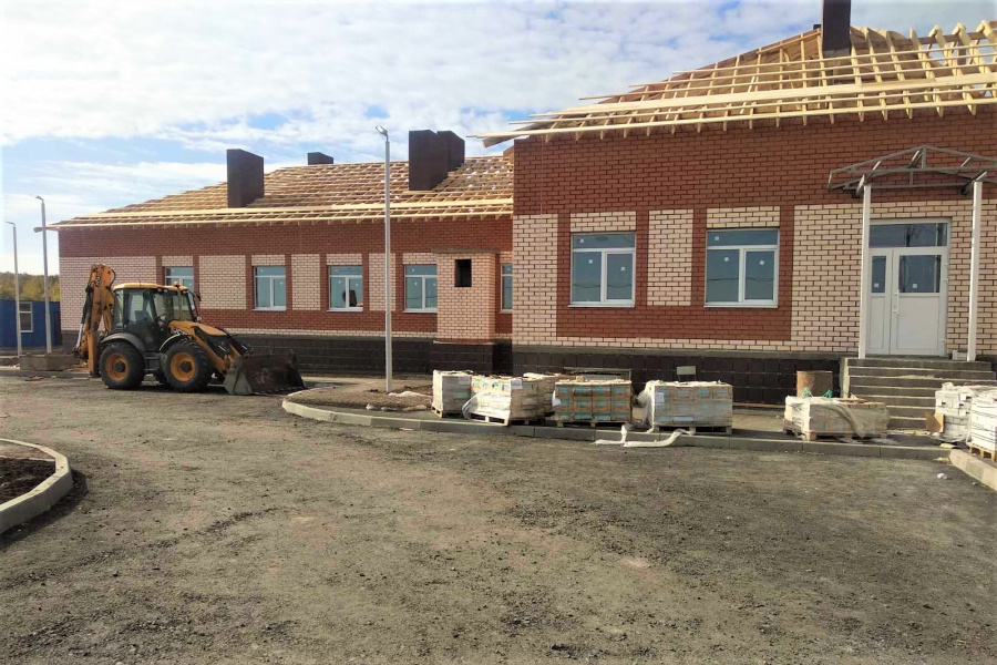 Продолжается строительство детского сада в Шарлыке